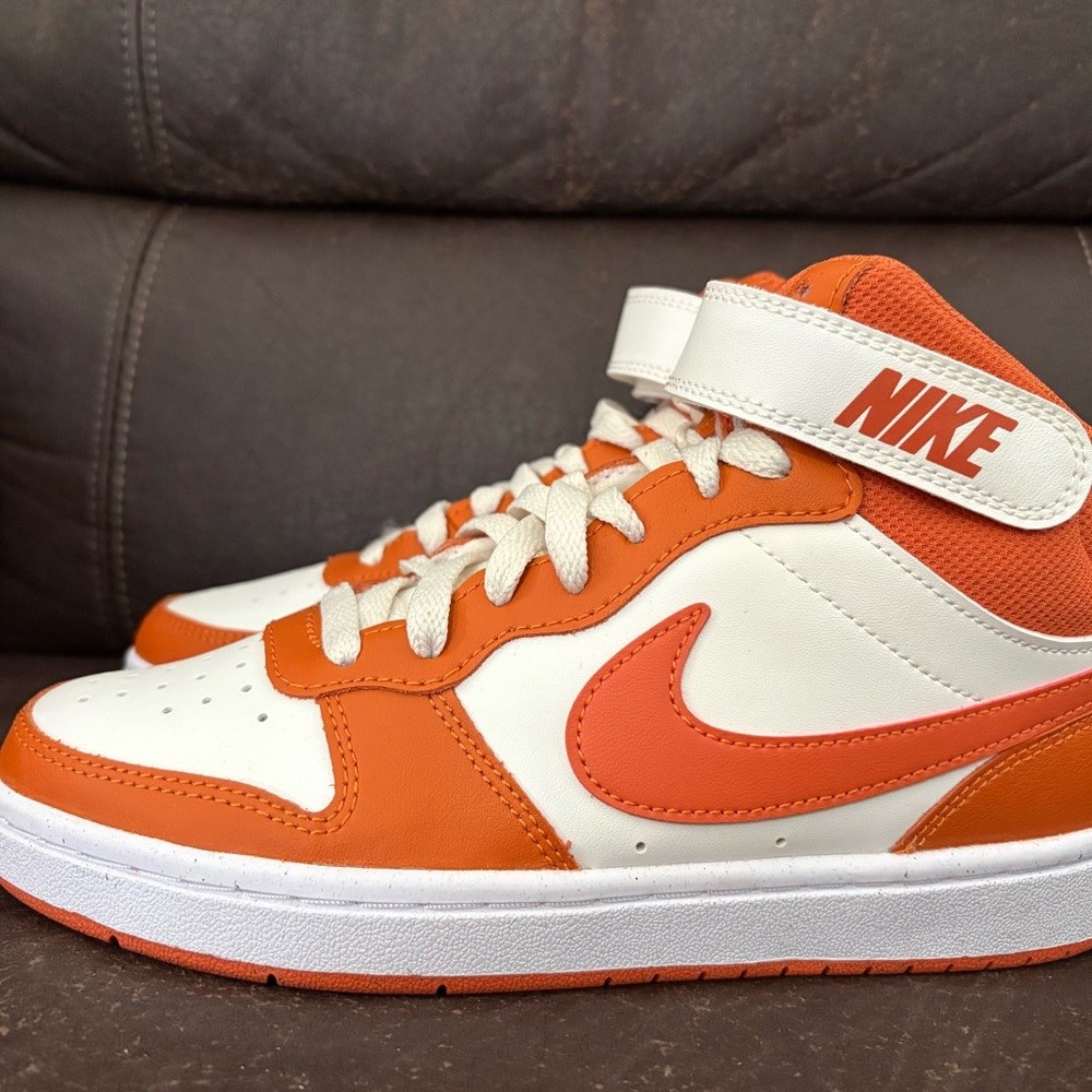 Nike High-Top court borough Orange and White new no box lid 5y or 6.5 women’s